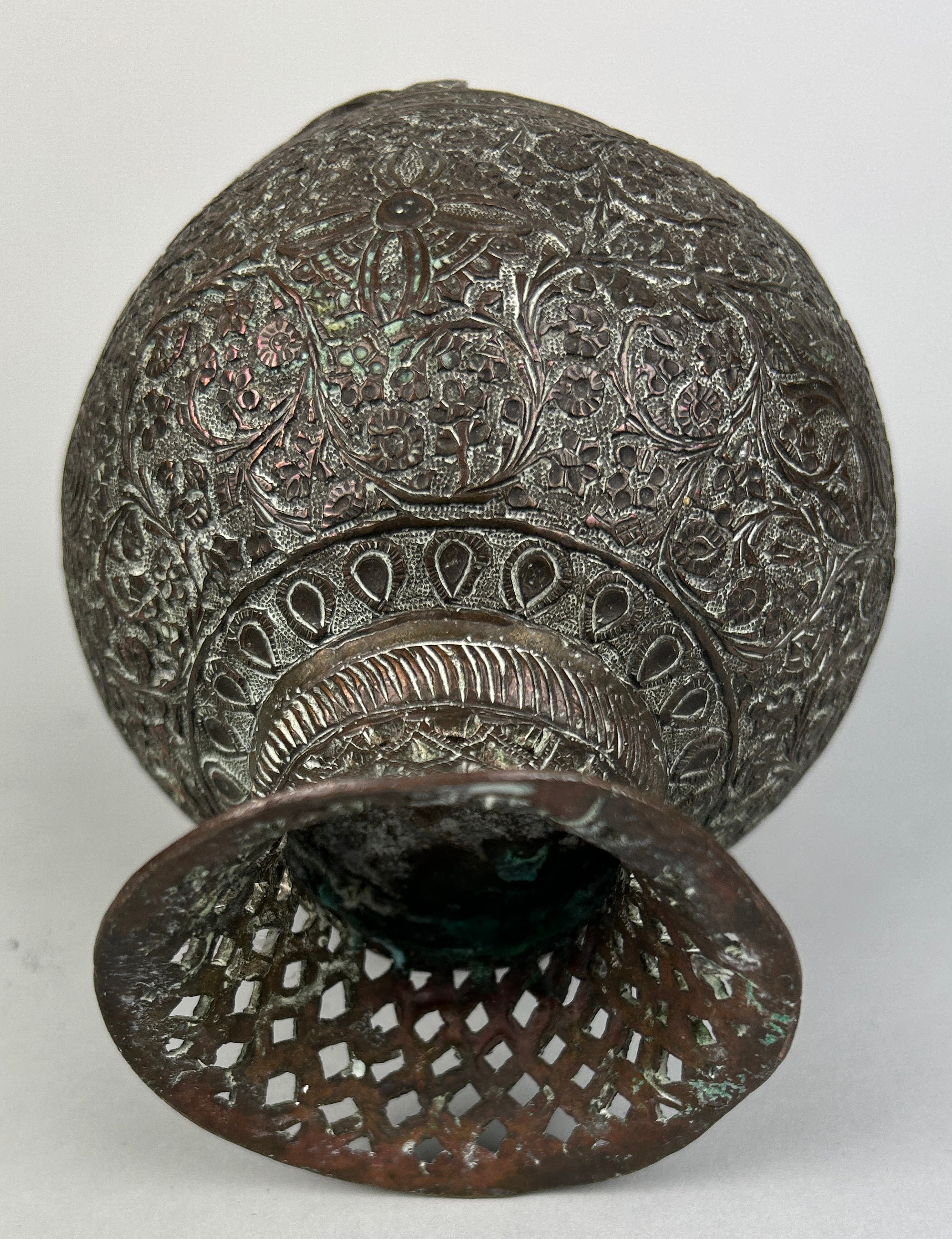 A 20TH CENTURY MUGHAL BRONZE CENSER, 16cm x 10cm - Image 3 of 3