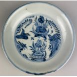 A 15TH CENTURY CHINESE BLUE AND WHITE CERAMIC DISH MING DYNASTY, 20cm D