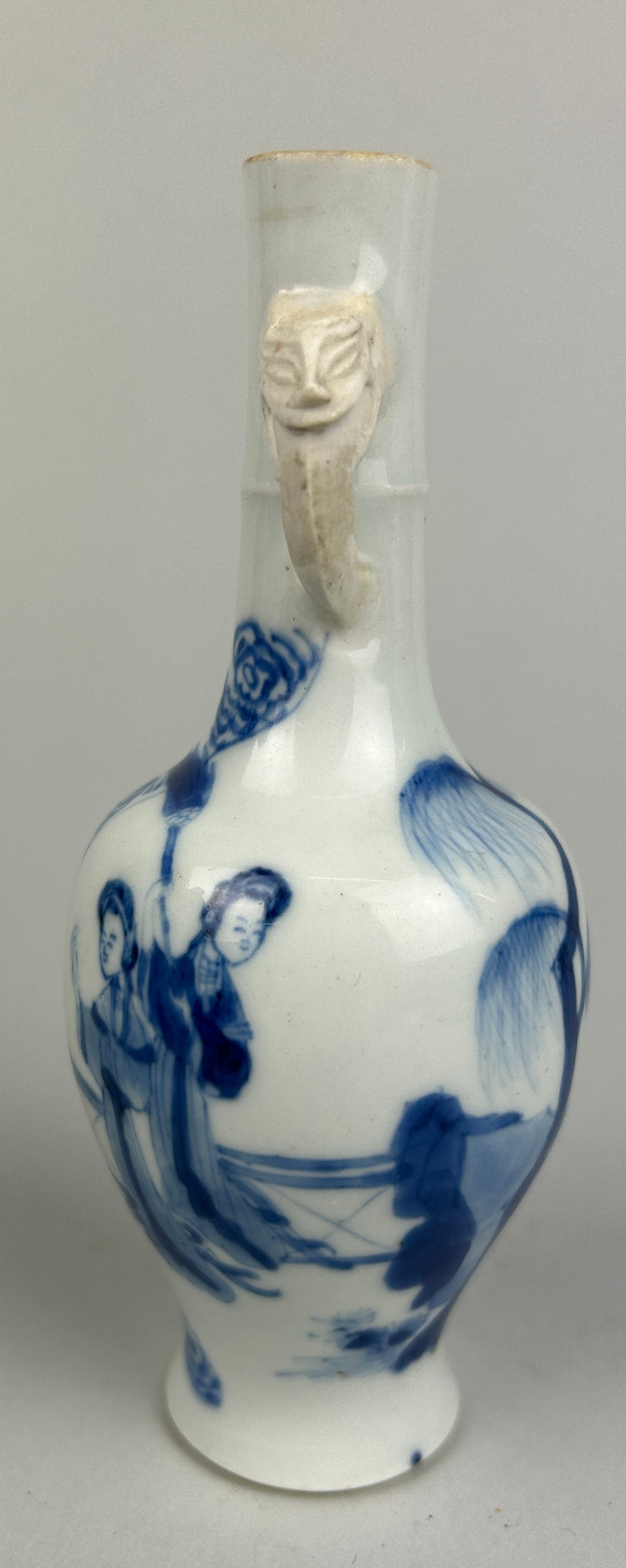 A SMALL KANGXI PERIOD CHINESE BLUE AND WHITE BOTTLE VASE WITH BISCUIT ELEPHANT HEAD HANDLES, 16cm - Image 4 of 5