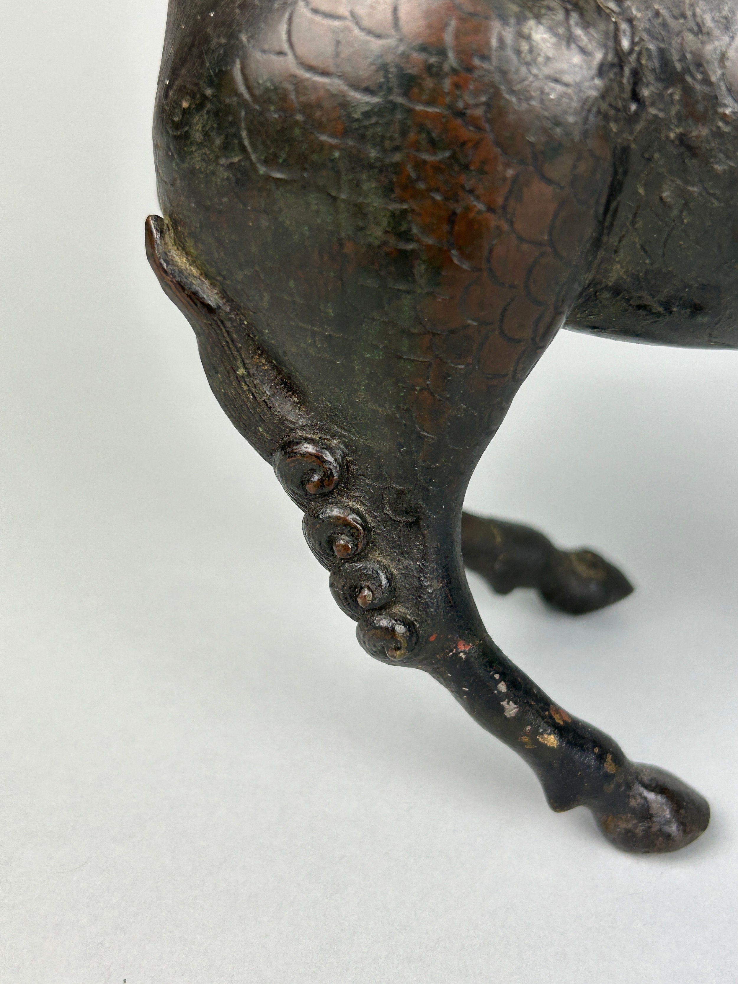 A CHINESE BRONZE FIGURE OF A MYTHICAL ANIMAL, POSSIBLY 18TH CENTURY, 18cm x 14cm With opening - Image 4 of 7