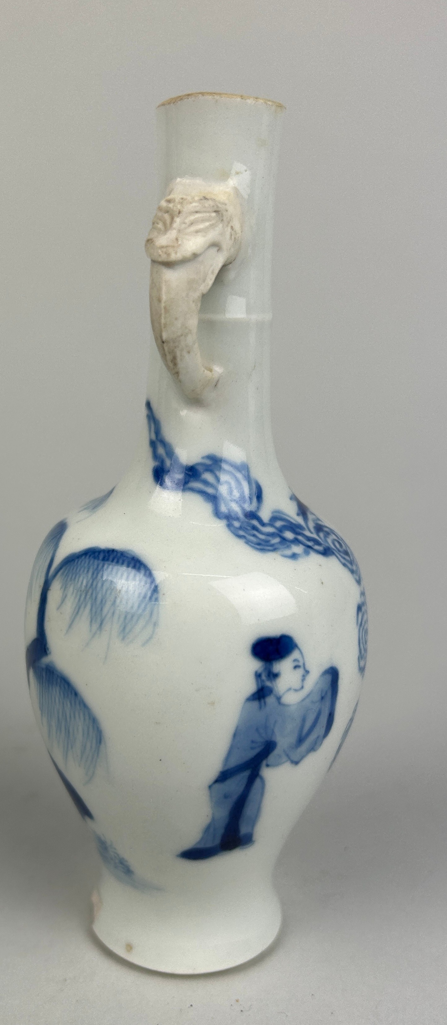 A SMALL KANGXI PERIOD CHINESE BLUE AND WHITE BOTTLE VASE WITH BISCUIT ELEPHANT HEAD HANDLES, 16cm - Image 2 of 5