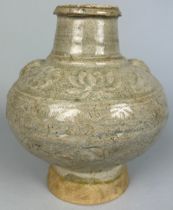 A CHINESE MING DYNASTY OR EARLIER CELADON GLAZED VASE WITH LION HEAD HANDLES, 16cm x 13cm