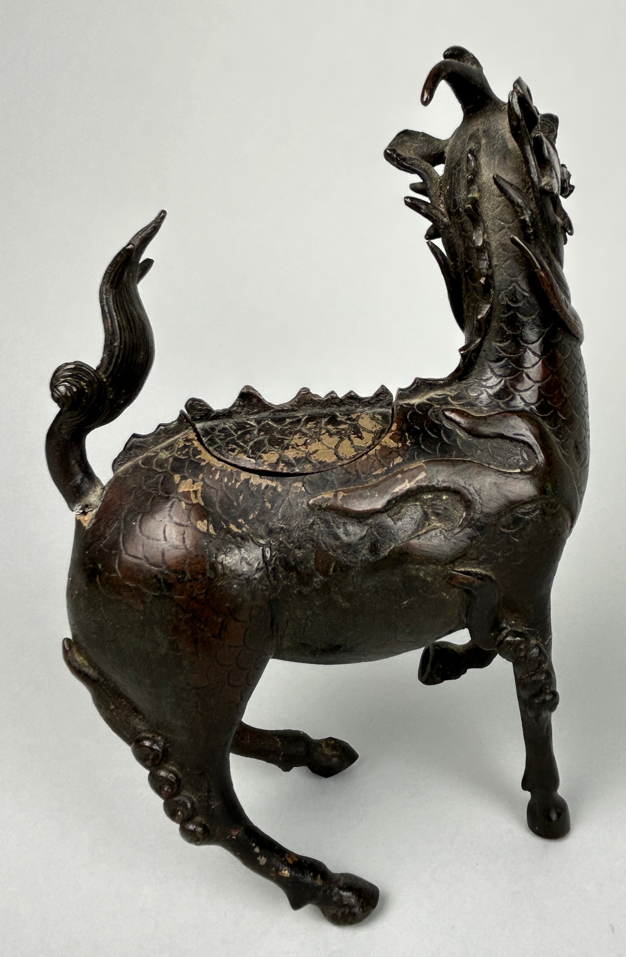 A CHINESE BRONZE FIGURE OF A MYTHICAL ANIMAL, POSSIBLY 18TH CENTURY, 18cm x 14cm With opening - Image 3 of 7