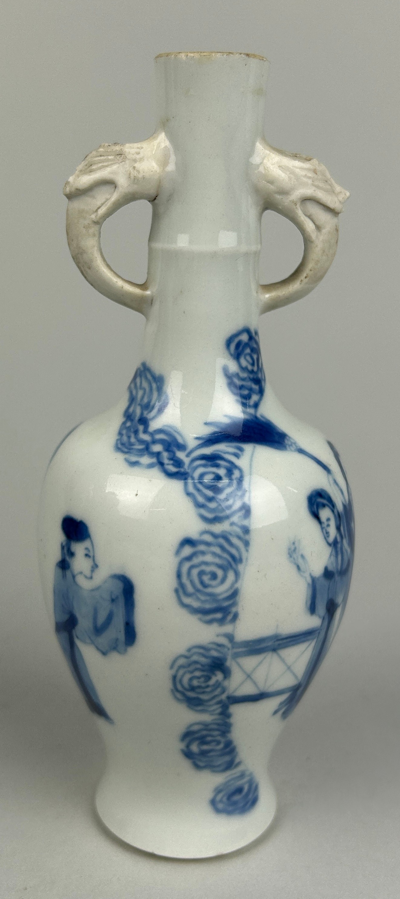 A SMALL KANGXI PERIOD CHINESE BLUE AND WHITE BOTTLE VASE WITH BISCUIT ELEPHANT HEAD HANDLES, 16cm