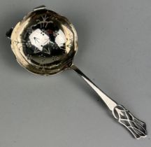 A SILVER TEA OR PORT STRAINER, Weight: 41gms