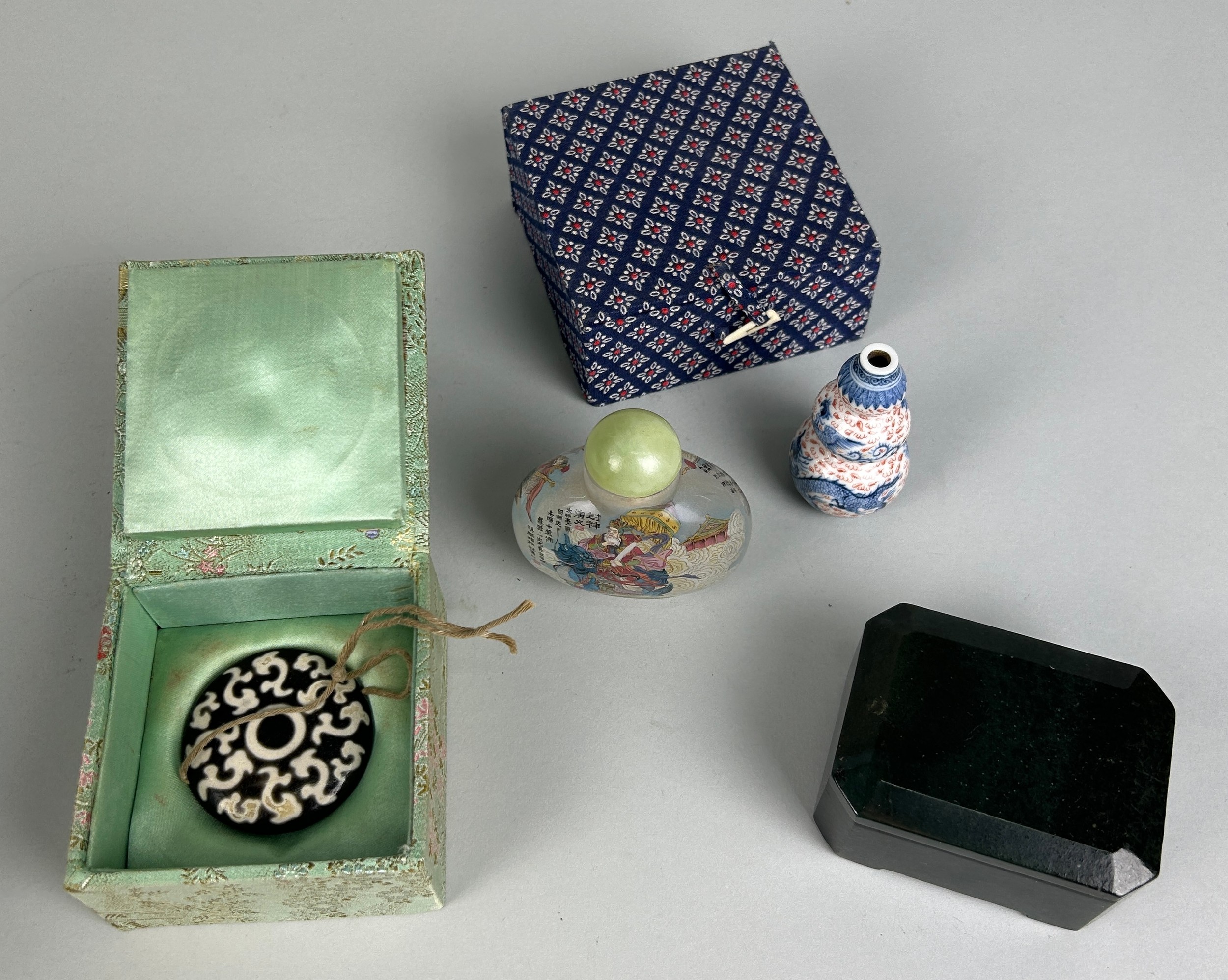 A CHINESE CIZHOU PLAQUE ALONG WITH A SPINACH JADE BOX AND LID, GLASS SNUFF BOTTLE AND TRIPLE GOURD