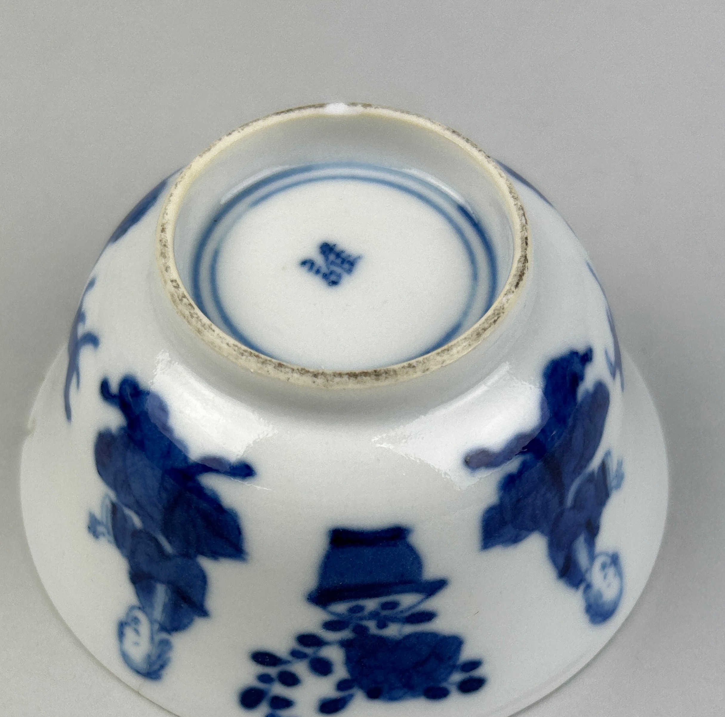 A CHINESE KANGXI PERIOD BOWL DECORATED WITH FIGURES, DOGS AND FLOWERS, 8cm x 8cm x 4.2cm - Image 6 of 6