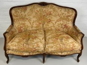 A LARGE FRENCH WALNUT TWO SEATER SOFA OR CANAPE UPHOLSTERED IN FLORAL FABRIC, 128cm x 94cm x 77cm