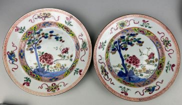 A PAIR OF LARGE 18TH CENTURY CHINESE EXPORT 'FAMILLE ROSE' QIANLONG PERIOD DISHES, 22cm D One with