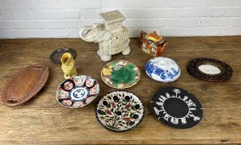 A COLLECTION OF MIXED CERAMICS AND OTHER ITEMS (11) To include Wedgwood plate.