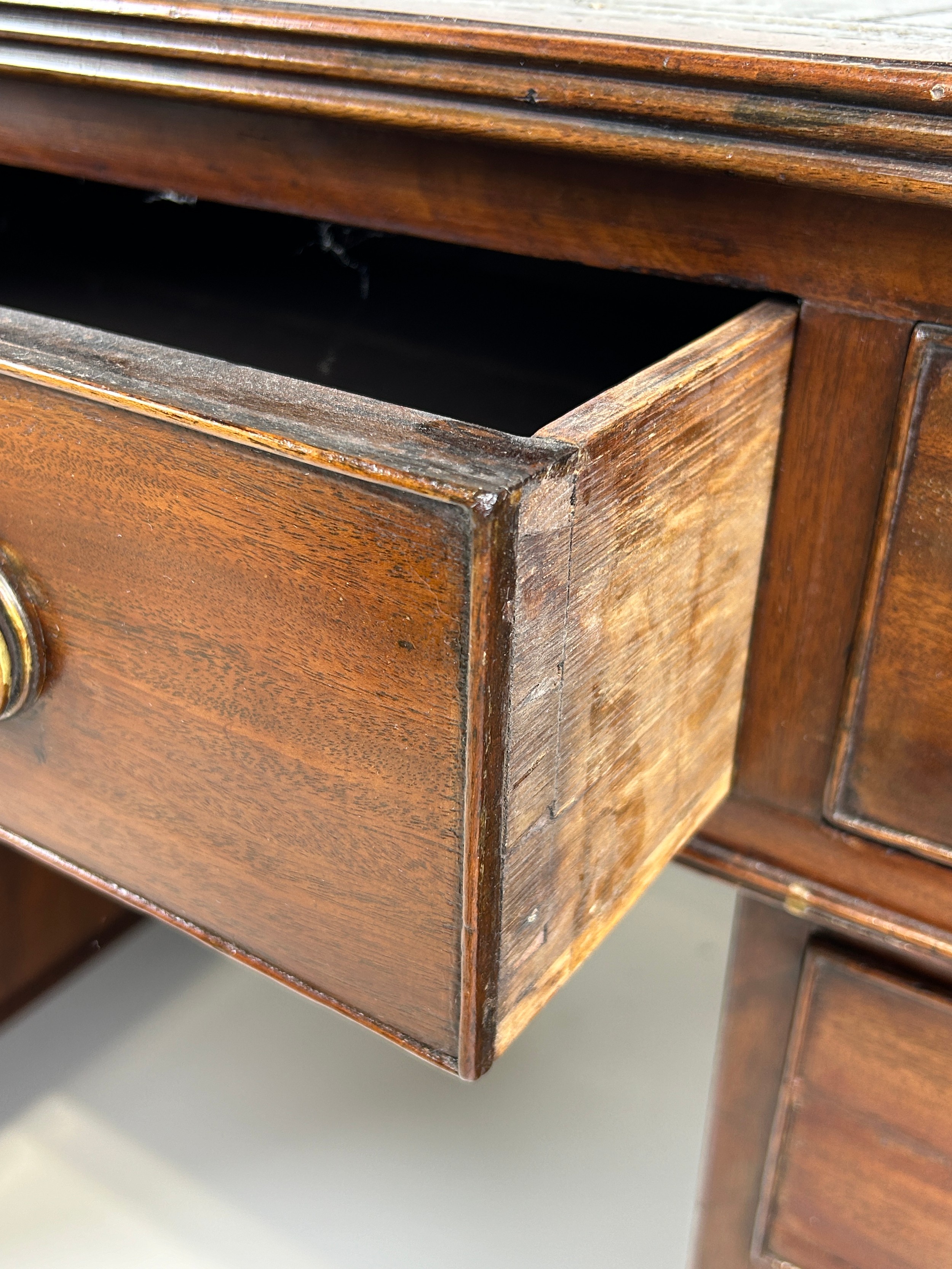 AN EARLY 19TH CENTRAL PARTNERS DESK, Two pedestals, each with ten drawers with brass handles. - Image 8 of 12
