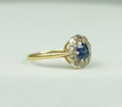 A 14CT GOLD RING SET WITH A CENTRAL SAPPHIRE SURROUNDED BY TEN DIAMONDS, Weight: 2.8gms