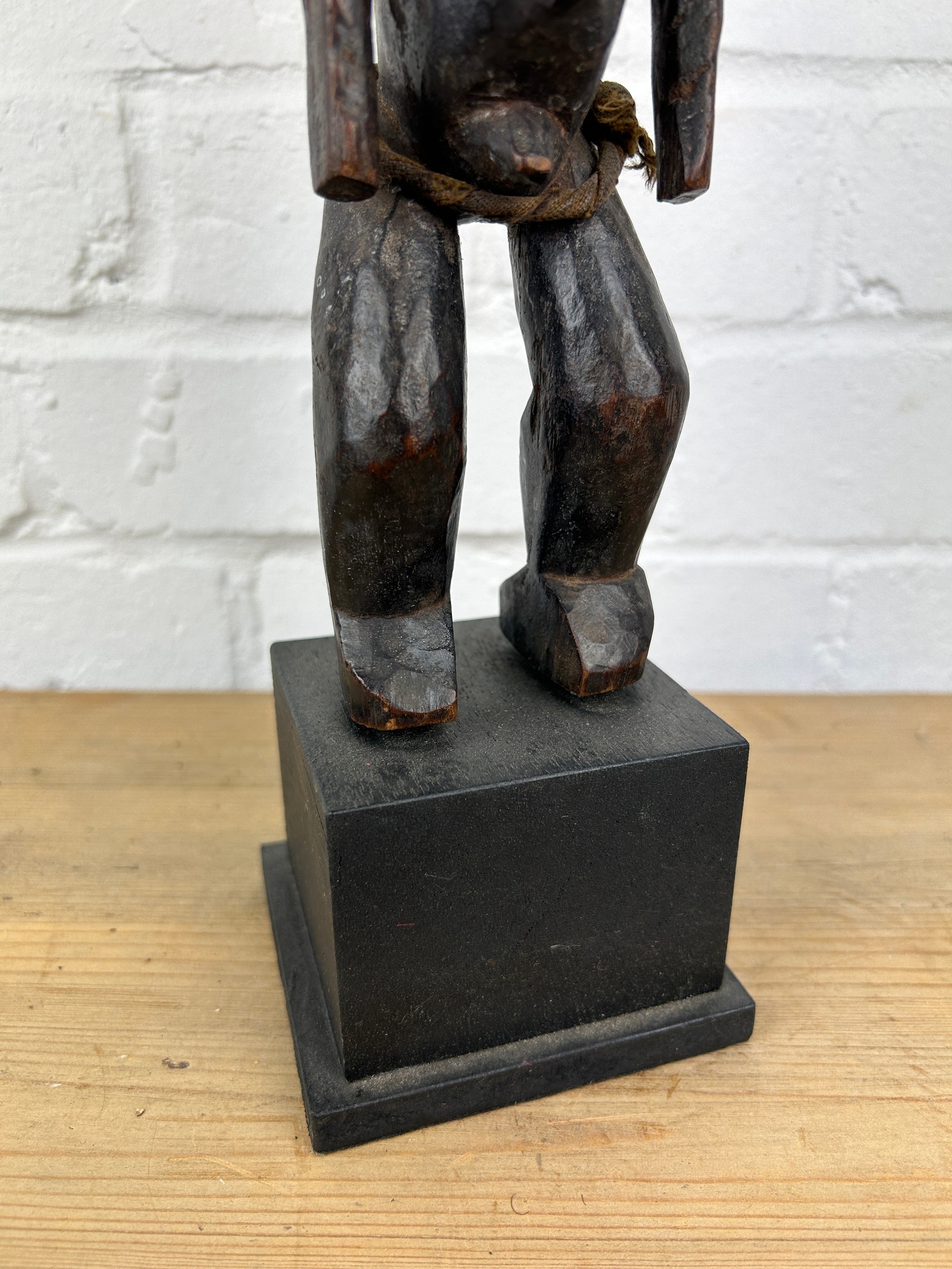 AN AFRICAN TRIBAL WOODEN MALE FIGURE, Mounted on wooden stand. 28cm H On stand 36cm H - Image 2 of 5