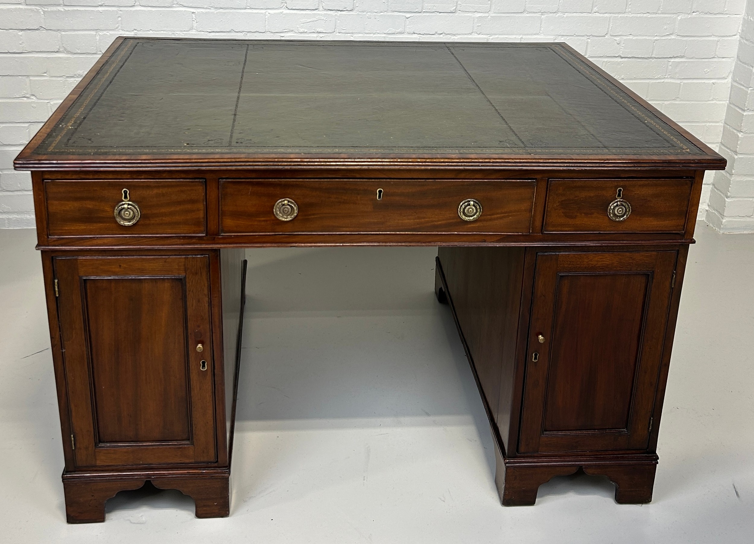 AN EARLY 19TH CENTRAL PARTNERS DESK, Two pedestals, each with ten drawers with brass handles. - Image 2 of 12