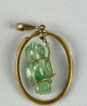 A CARVED NATURAL EMERALD IN A GOLD FRAME, Weight 2.7gms