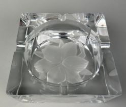 A LALIQUE SQUARE GLASS ASHTRAY WITH FROSTED GLASS FLOWER, 15cm x 15cm x 6cm