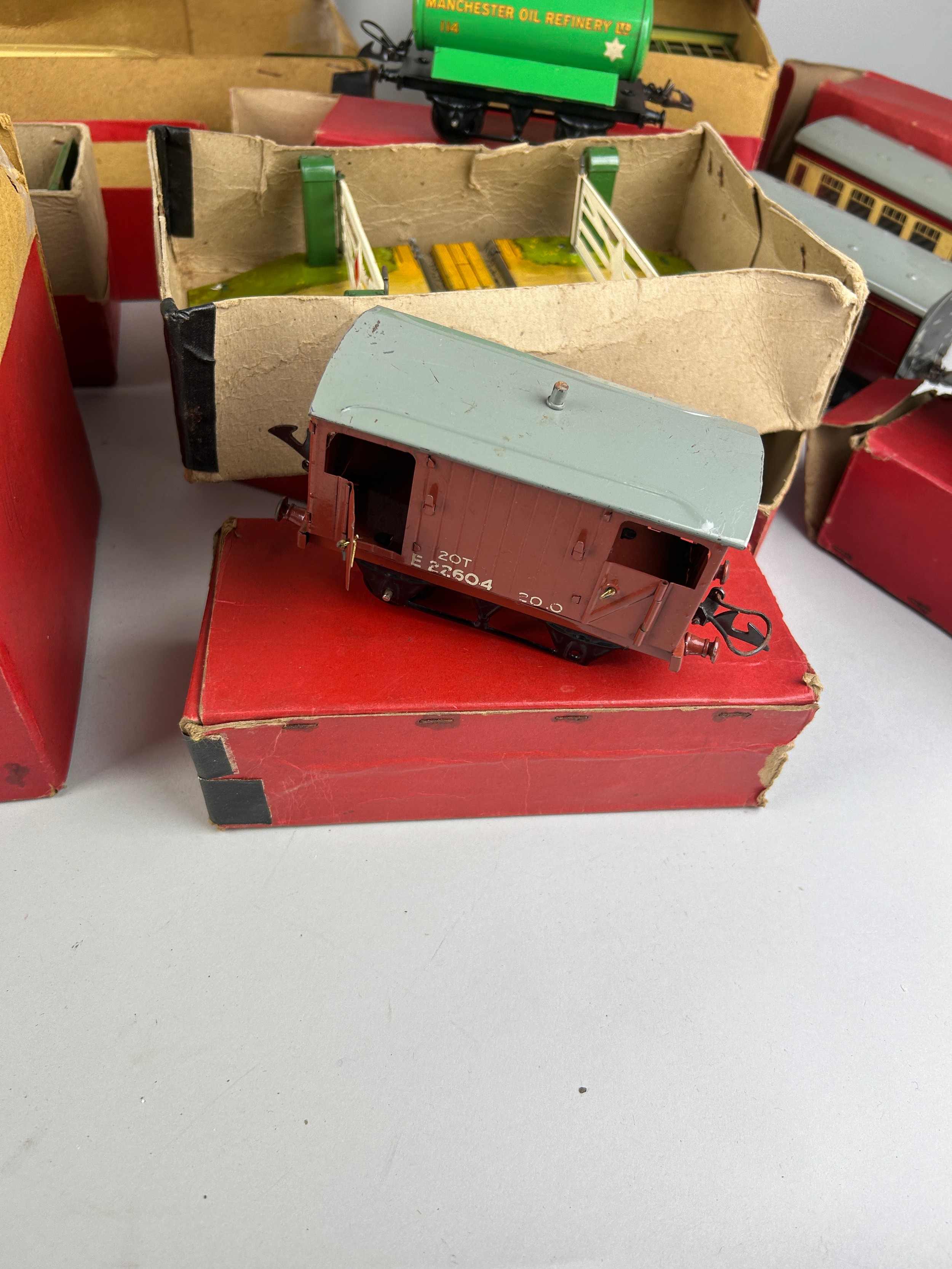 A HORNBY CLOCKWORK TRAIN SET, Nine boxes. - Image 6 of 6