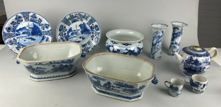 A COLLECTION OF CHINESE KANGXI AND QIANLONG BLUE AND WHITE PORCELAIN,