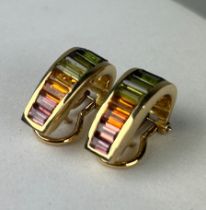A PAIR OF 18CT GOLD MULTICOLOURED SAPPHIRE EARRINGS, Weight 7.5gms
