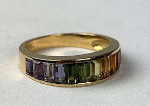 AN 18CT GOLD RING SET WITH MULTICOLOURED SAPPHIRES, Weight: 5.4gms