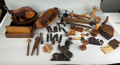 A LARGE COLLECTION OF TREEN ITEMS (QTY) Some 19th Century.