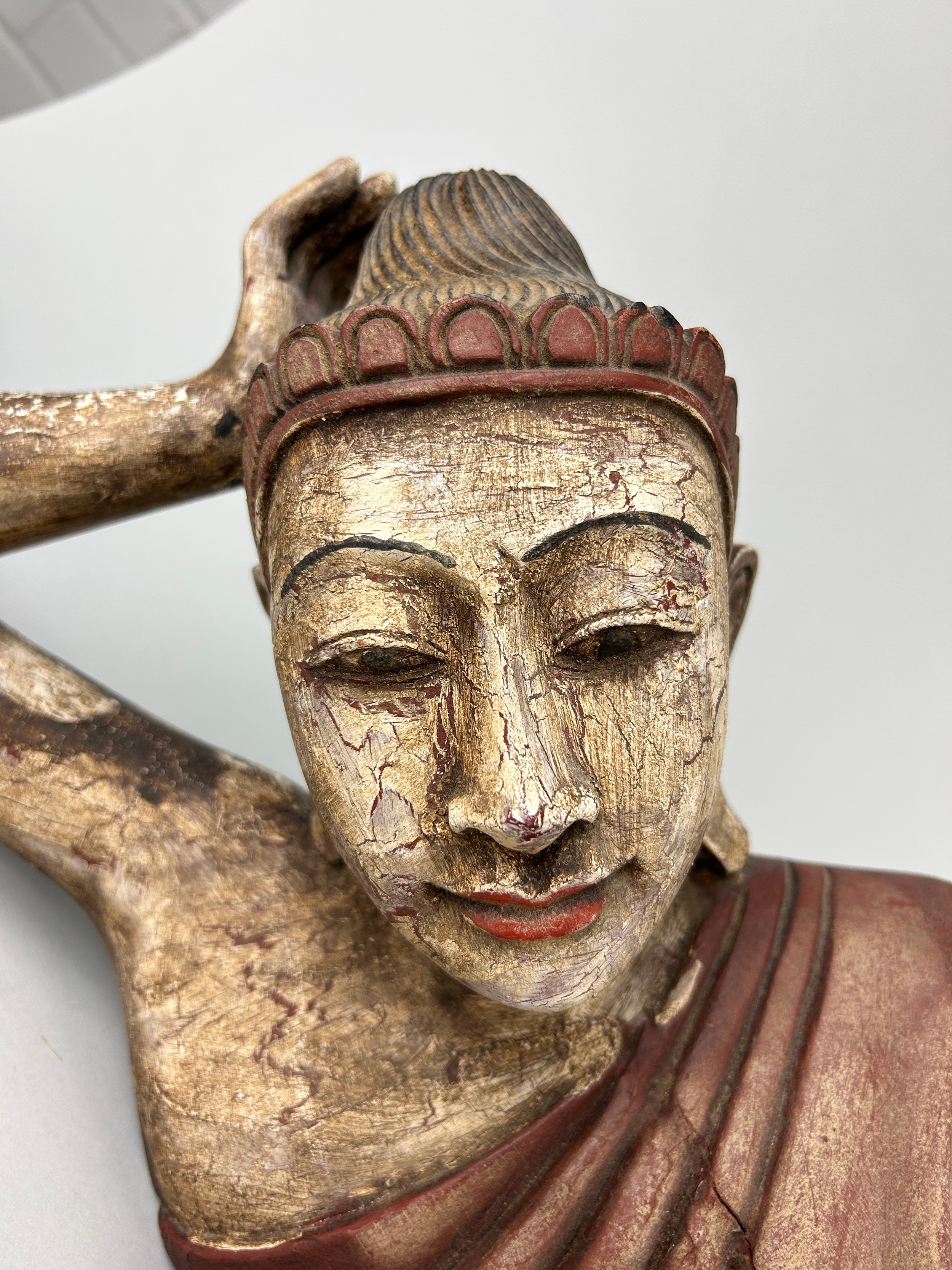A THAI CARVED WOODEN SCULPTURE OF THE RECLINING BUDDHA, 20th Century 105cm x 23cm - Image 3 of 6