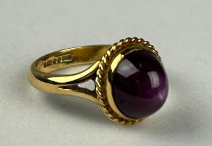 AN 18CT GOLD RING SET WITH A STAR RUBY, Weight 5.49gms