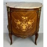 A MODERN FRENCH STYLE COMMODE WITH GILT METAL MOUNTS, MARQUETRY DETAIL AND MARBLE TOP, 82cm x 75cm x