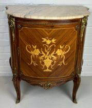 A MODERN FRENCH STYLE COMMODE WITH GILT METAL MOUNTS, MARQUETRY DETAIL AND MARBLE TOP, 82cm x 75cm x