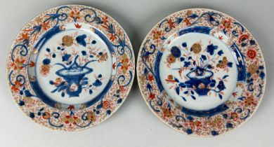 A PAIR OF CHINESE PORCELAIN DISHES KANGXI PERIOD PAINTED IN THE IMARI PALETTE FOR JAPANESE EXPORT