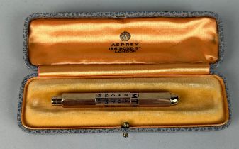 A 9CT GOLD SAMPSON AND MORDAN PROPELLING PENCIL IN AN ASPREYS CASE, Weight 20.6gms.