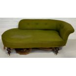A VICTORIAN CHAISE LOUNGE UPHOLSTERED IN GREEN BUTTON BACK FABRIC, Raised on turned legs and white