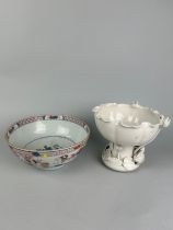 A BLANC DE CHINE FOOTED VASE AND A CHINESE IMARI PALETTE BOWL (2) 20cm x 17cm 20cm D