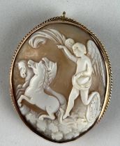 A GREEK MYTHICAL CAMEO SET IN GOLD, Weight 14.0gms