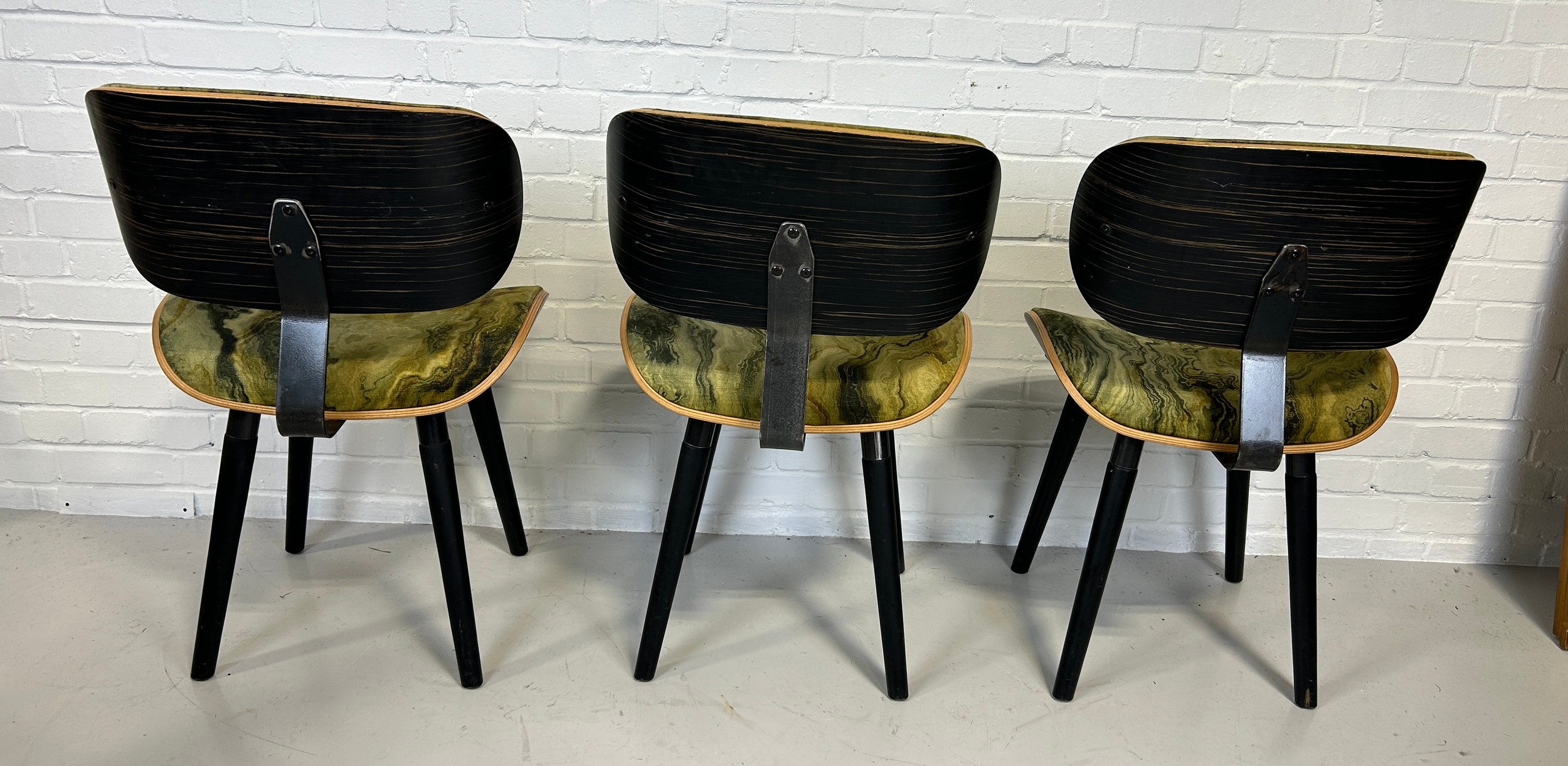 A SET OF SIX ITALIAN MID CENTURY DESIGN DINING CHAIRS UPHOLSTERED IN GREEN 'MARBLE EFFECT' FABRIC, - Image 4 of 5