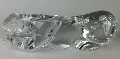 A LARGE BACCARAT GLASS JAGUAR, 26cm x 7cm
