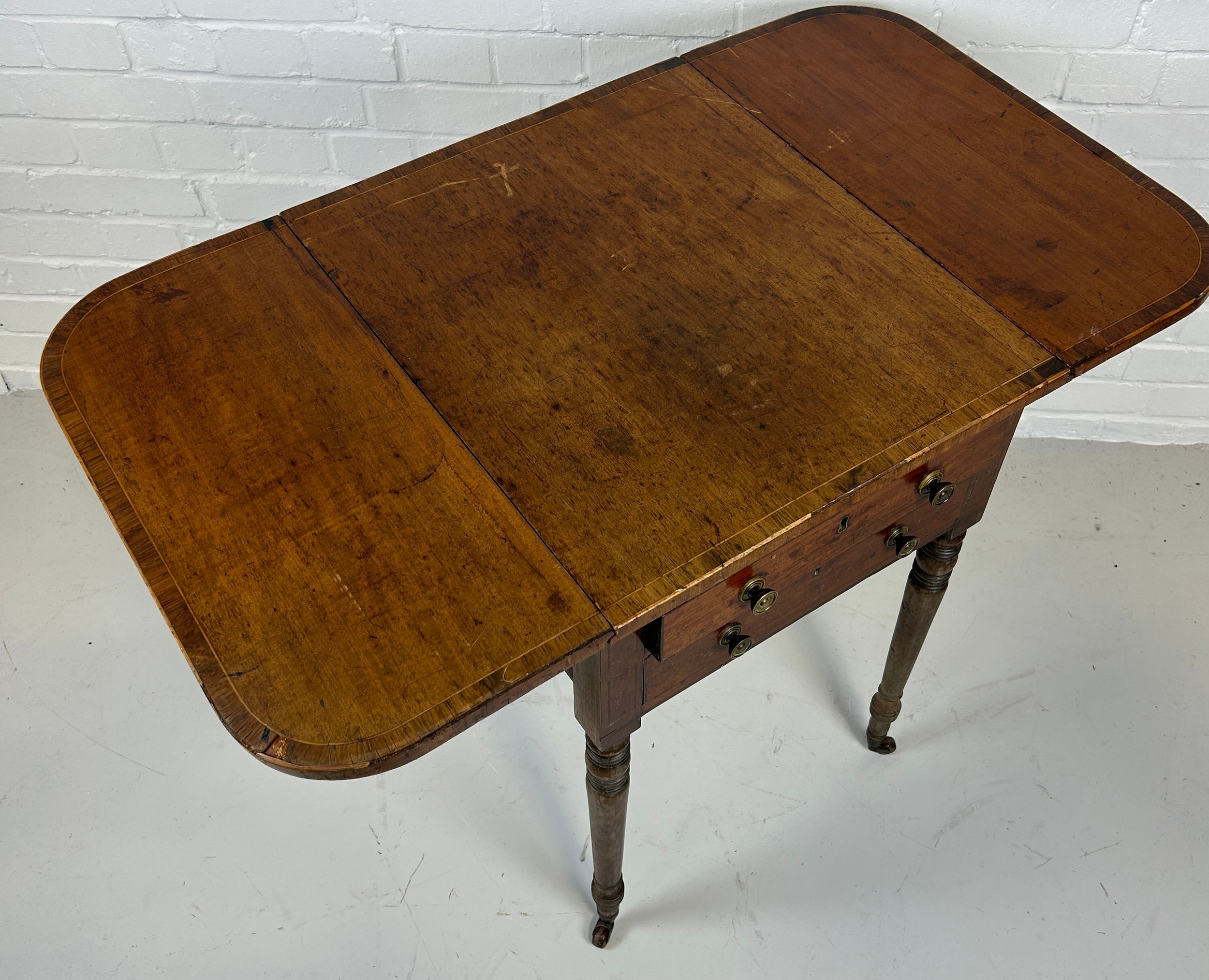 A GEORGIAN MAHOGANY PEMBROKE TABLE RAISED ON TURNED LEGS AND CASTORS, Flaps open measurements: - Image 4 of 5