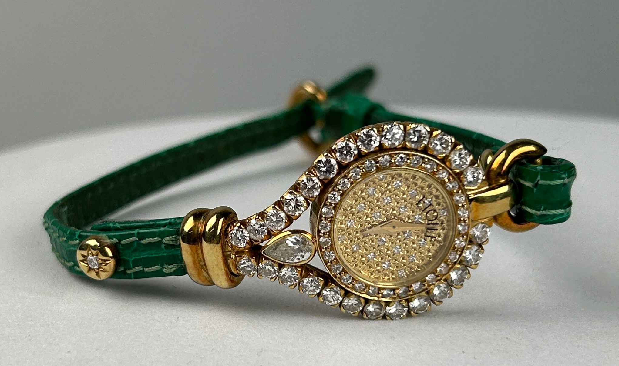 A DIAMOND ETOILE WATCH APPROXIMATELY THREE CARATS IN 14CT GOLD WITH GREEN LEATHER STRAP,