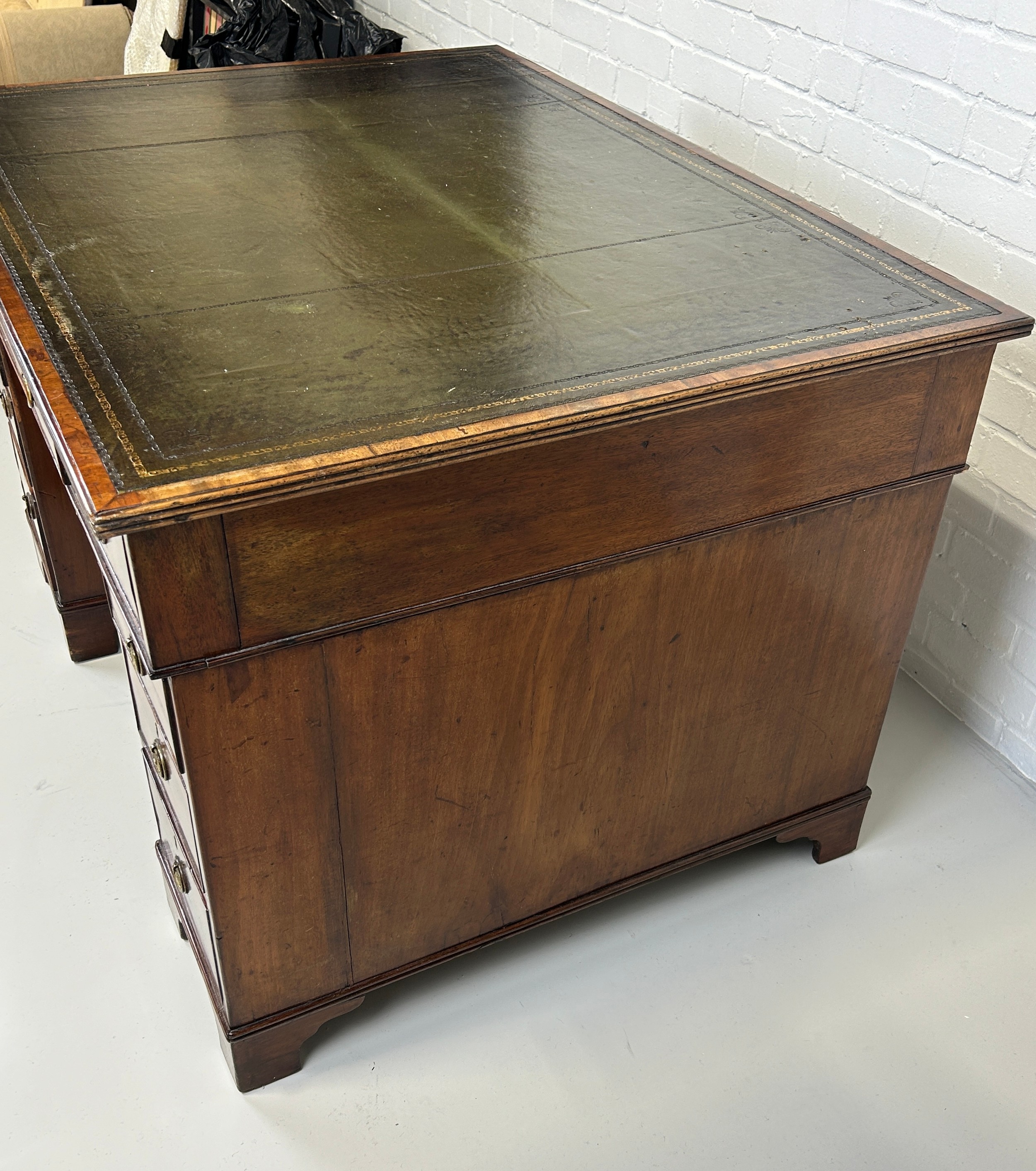 AN EARLY 19TH CENTRAL PARTNERS DESK, Two pedestals, each with ten drawers with brass handles. - Image 5 of 12