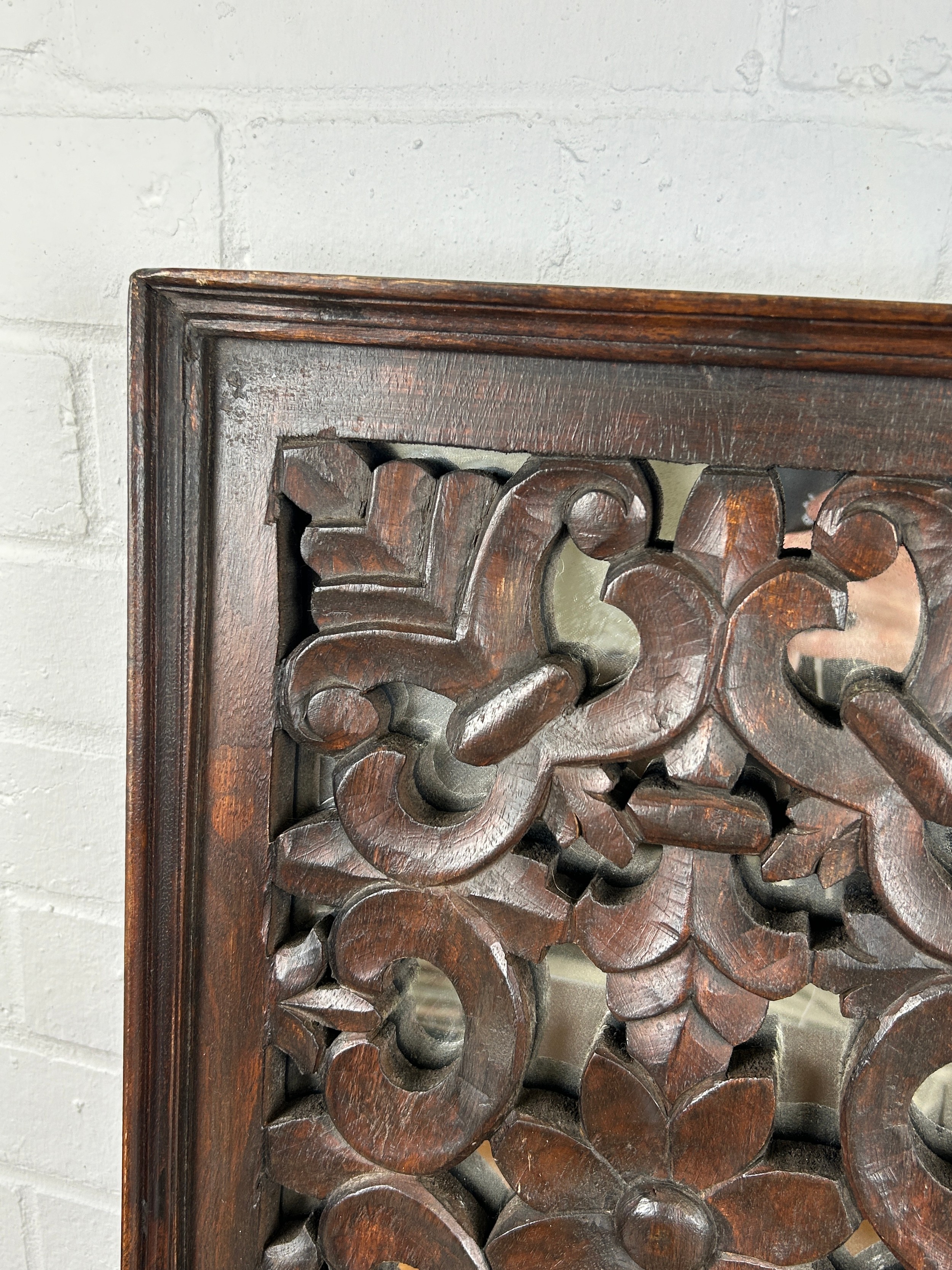 A CARVED FLORAL SCROLL OAK PANEL WITH MIRRORED BACK, 56cm x 35cm x 5cm - Image 2 of 3