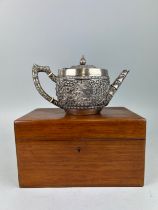 P ORR AND SONS: A SILVER TEA POT IN ORIGINAL WOODEN CASE, Weight: 425gms