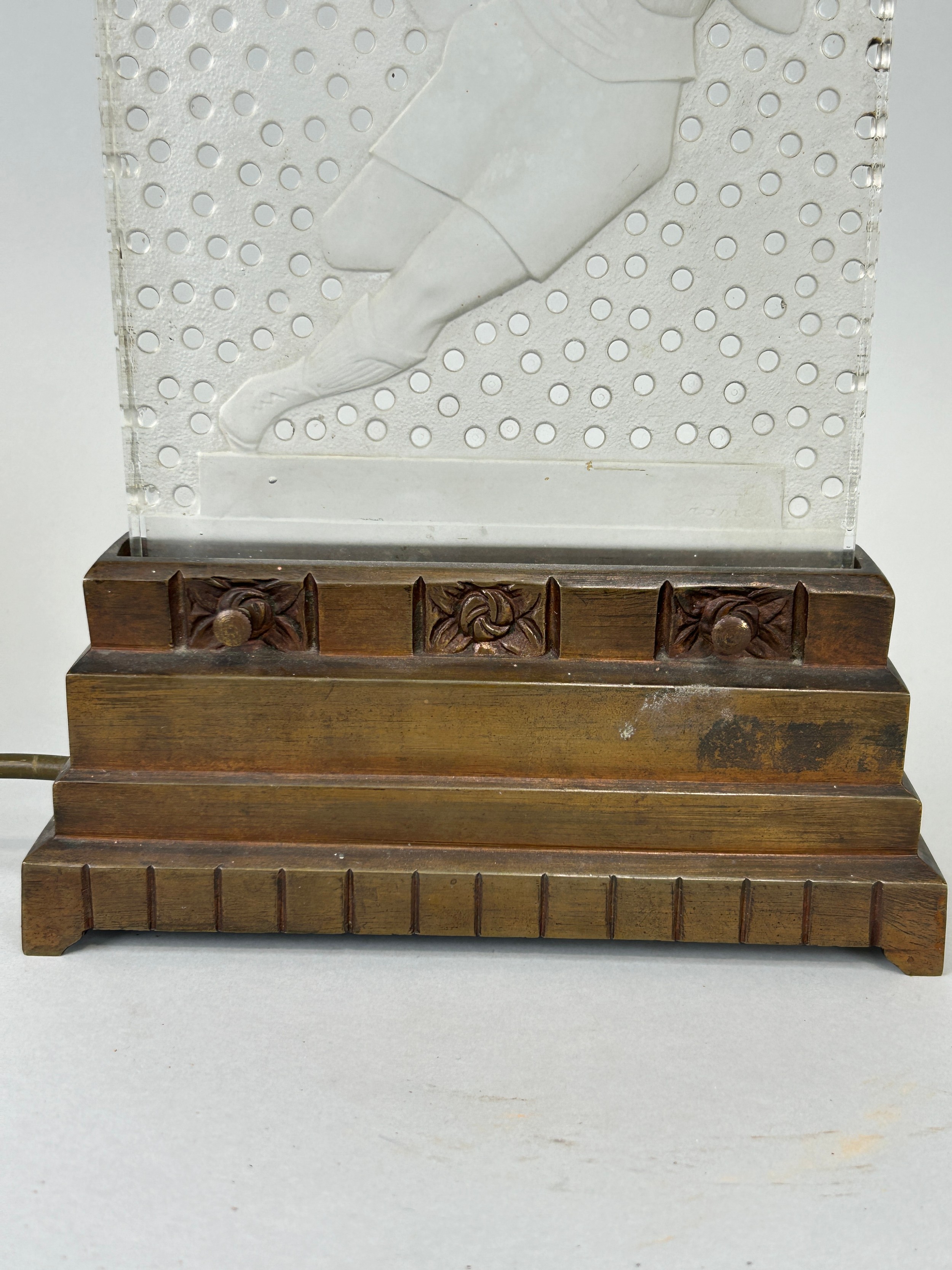 AN ART DECO VERLYS PRESSED GLASS LIGHT ON STAND IN THE FORM OF A RUGBY PLAYER, 30cm x 19cm - Image 4 of 6