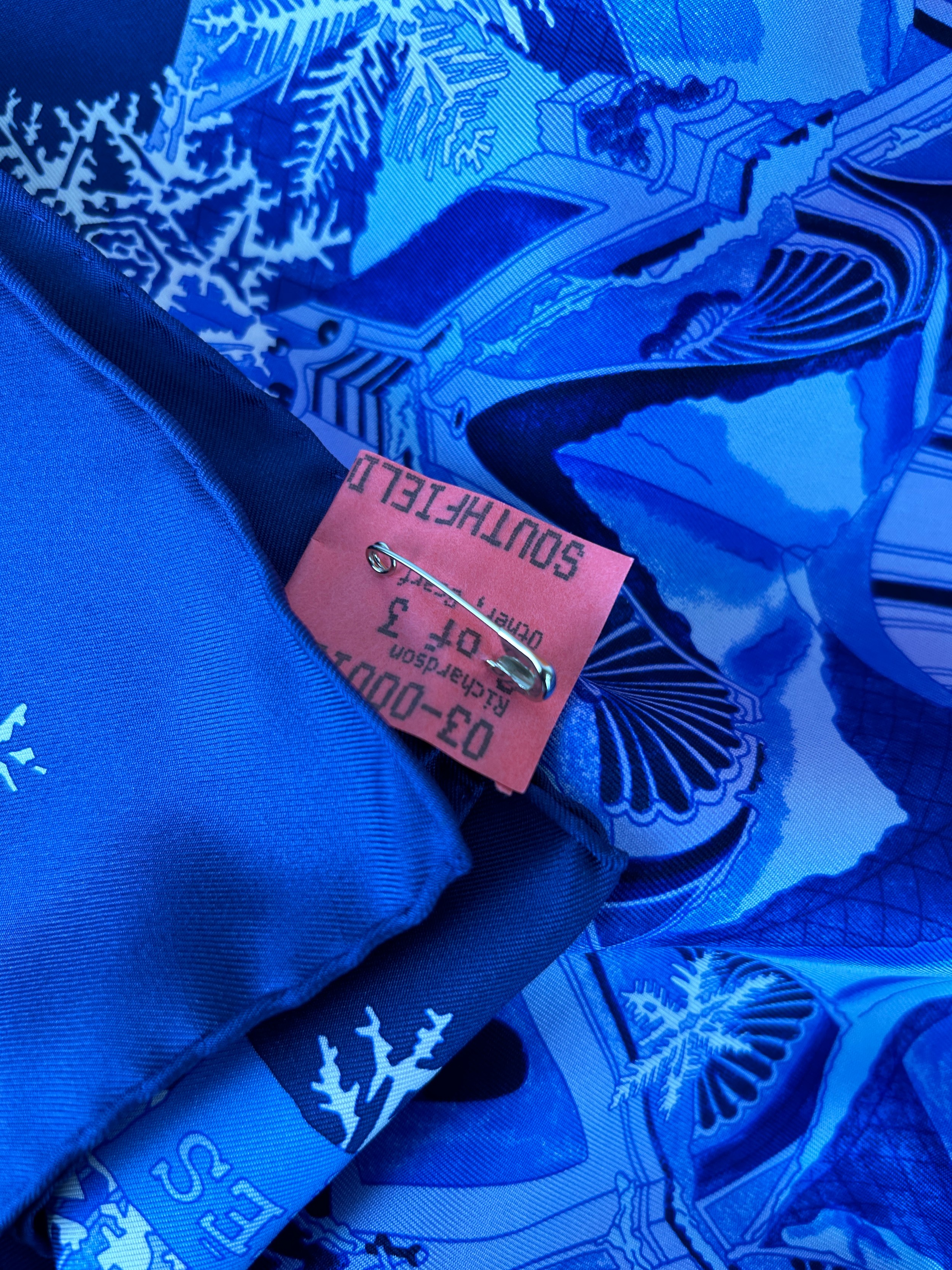 AN HERMES SILK SCARF 'DE PASSAGE A MOSCOU' IN ORIGINAL BOX AND BAG, - Image 4 of 4