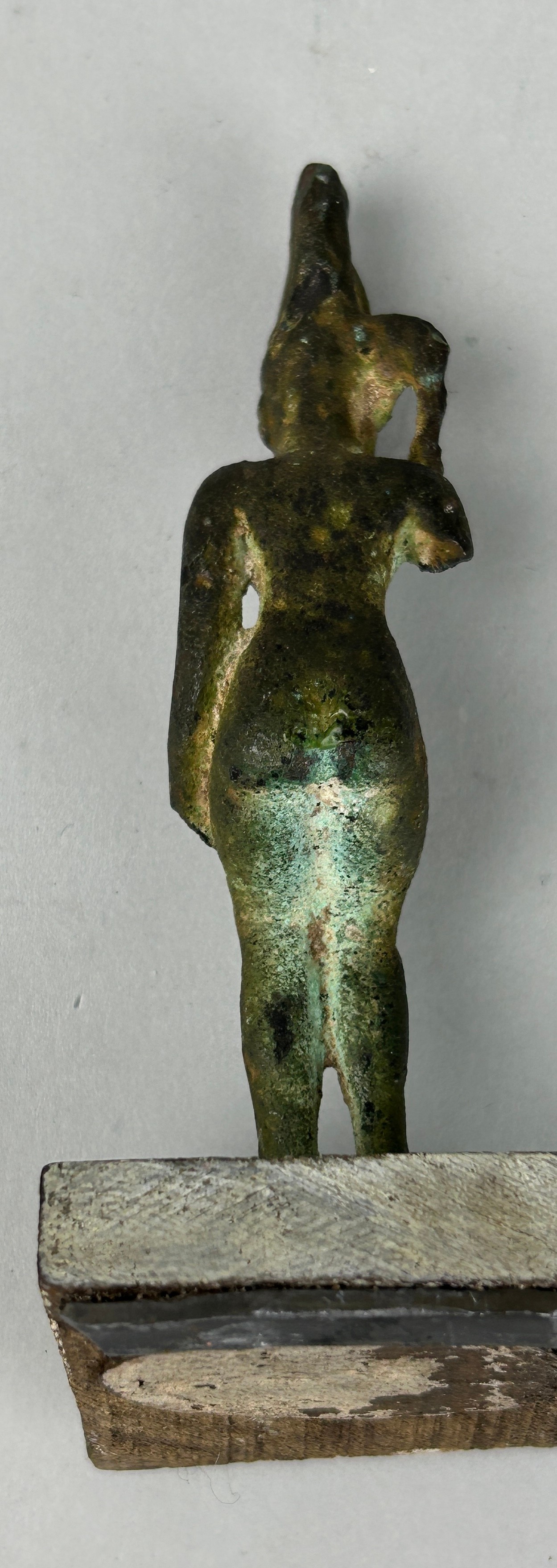 AN EGYPTIAN BRONZE STATUE POSSIBLY ANCIENT HARPOCRATES, 8.8cm H Including stand 10cm - Image 3 of 3