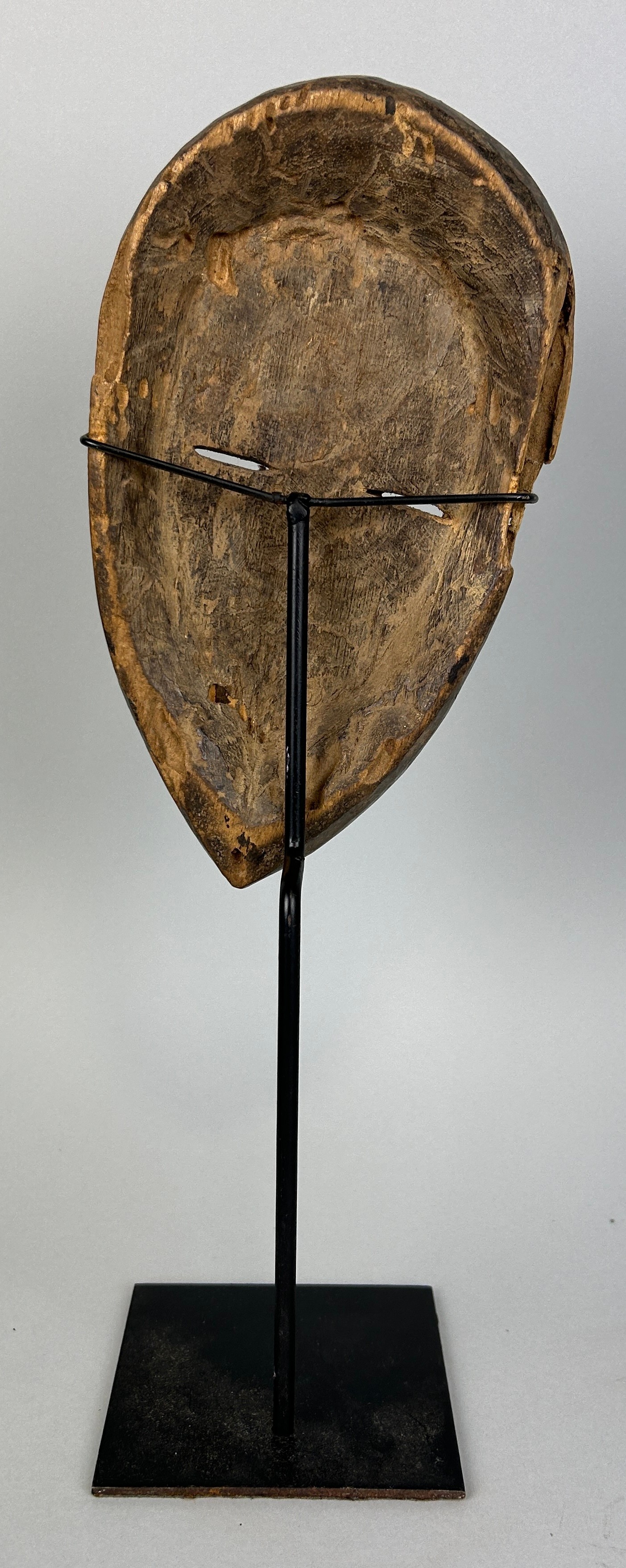 AN AFRICAN TRIBAL MASK, 23cm x 13cm Mounted on stand 38cm - Image 3 of 3