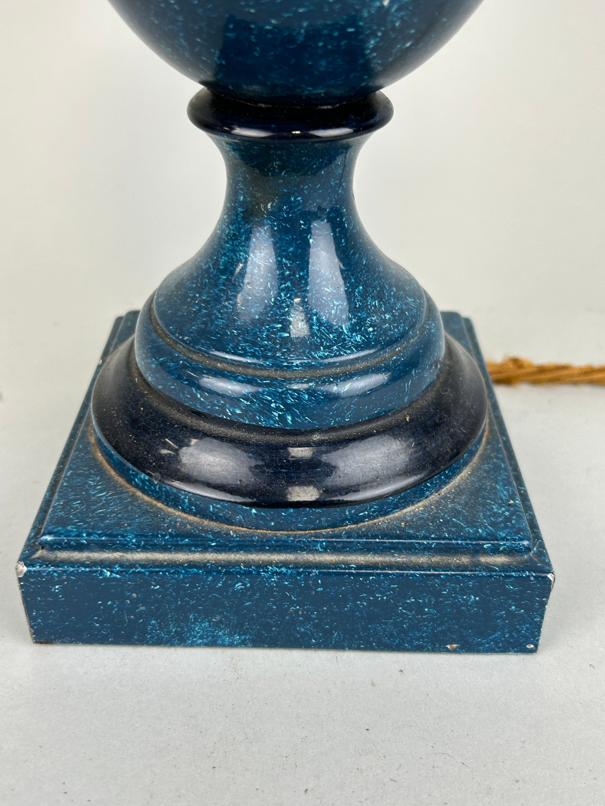 A CLASSICAL DESIGN SIMULATED BLUE MARBLE TABLE LAMP, With lion head handles. - Image 3 of 3