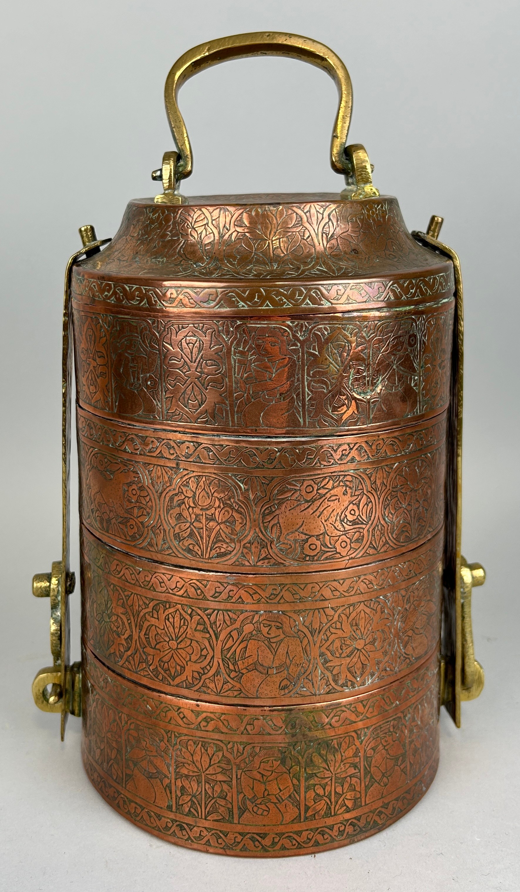 AN INDIAN COPPER TIFFIN BOX WITH BRASS HANDLES 25cm x 15cm Engraved with rabbits, figures and - Image 3 of 4