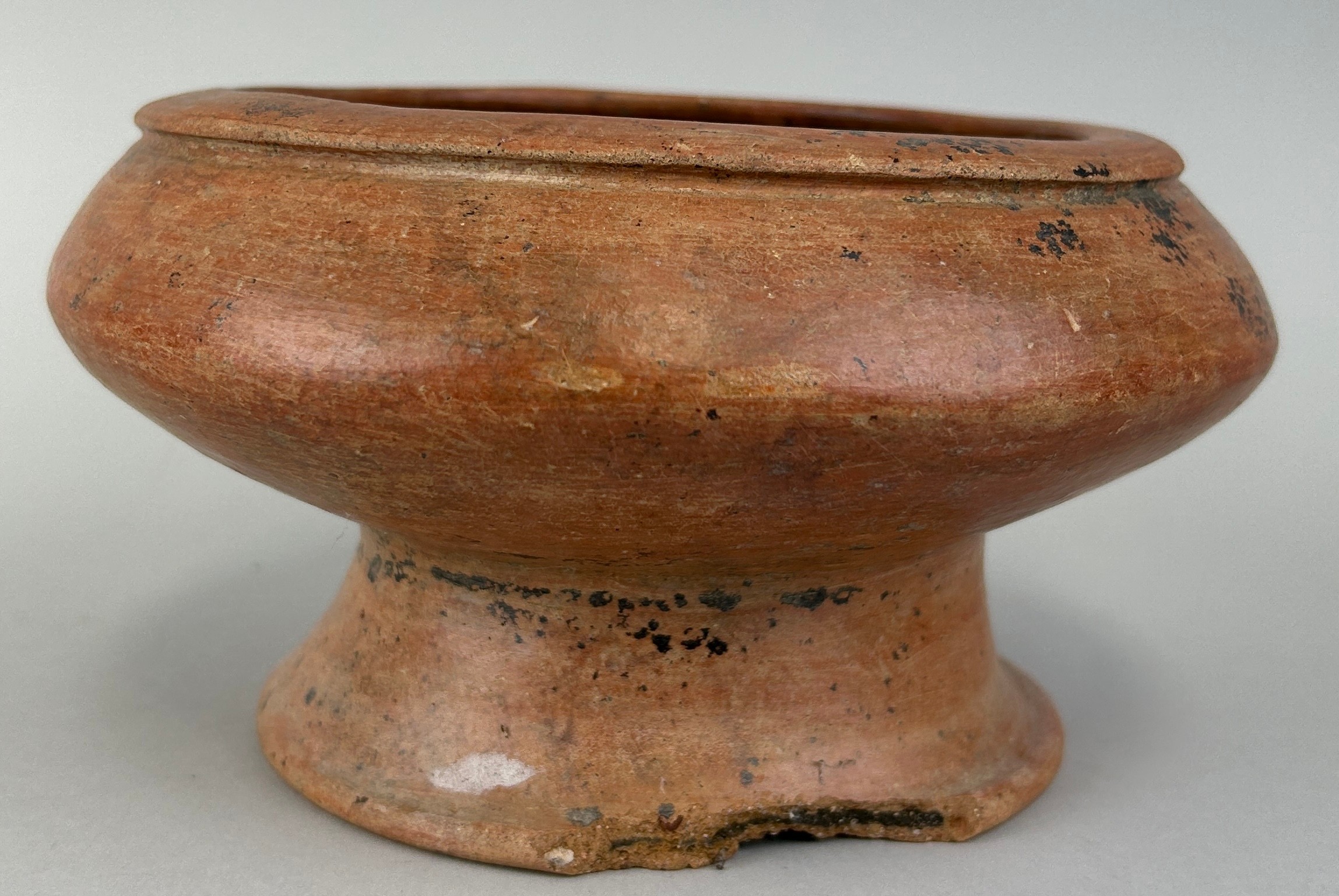 A PRE COLUMBIAN TERRACOTTA PEDESTAL BOWL, 18cm x 10cm From Costa Rica / Panama. Circa 800-1500 A.D. - Image 2 of 4