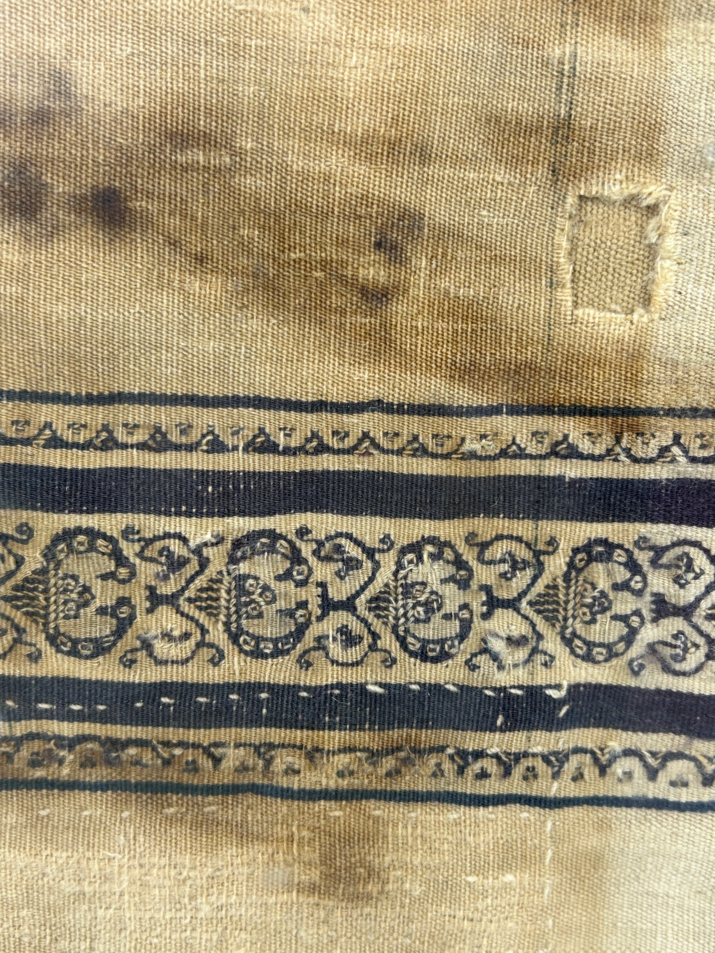 A COPTIC LINEN AND WOOL TEXTILE CIRCA 5TH-8TH CENTURY A.D. For similar see Bonhams Lot 330, ' - Image 5 of 10