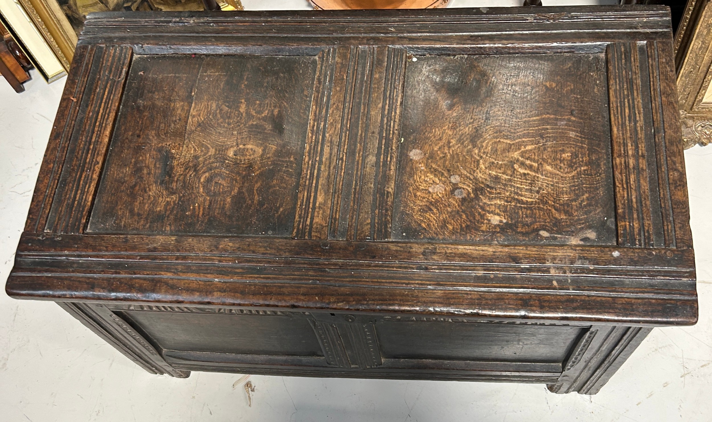 AN OAK COFFER PROBABLY 17TH OR 18TH CENTURY, 92cm x 50cm x 51cm - Image 3 of 4